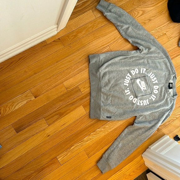 grey nike crew neck - Picture 1 of 1